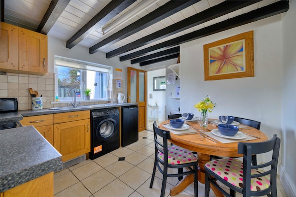 Penrhos Sea Cottage - thumbnail 4