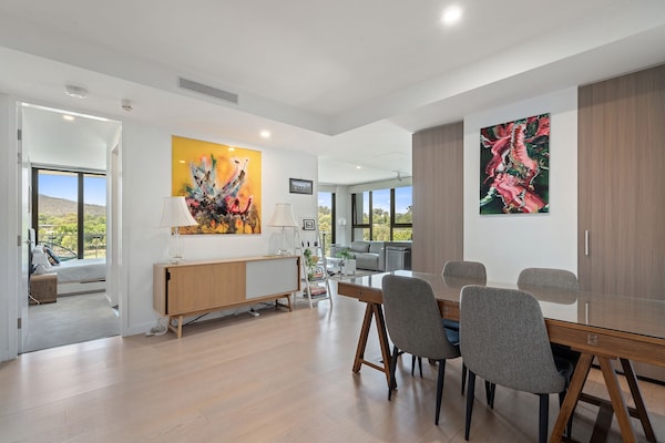 Stijlvol appartement met 2 slaapkamers, balkon en uitzicht op Mount Ainslie - thumbnail 5