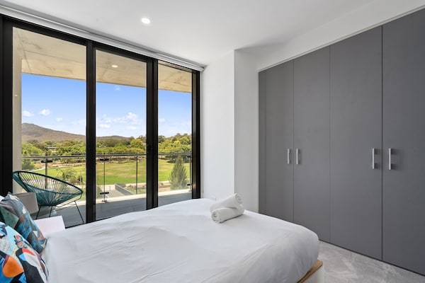 Stijlvol appartement met 2 slaapkamers, balkon en uitzicht op Mount Ainslie - thumbnail 6