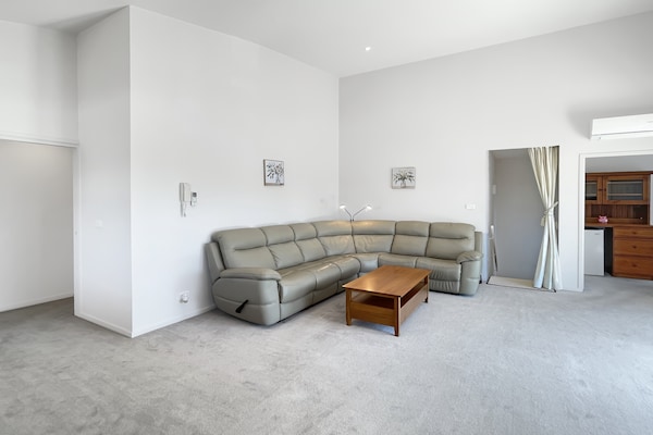 Licht appartement met 3 slaapkamers vlakbij het strand in Batehaven - thumbnail 2