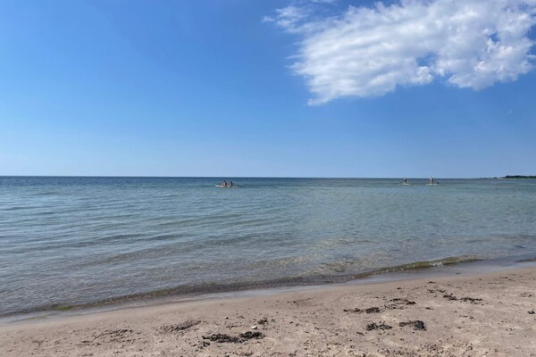 Exclusief vakantiehuis Gotland Tofta: 200m van zee, hottub & golf - thumbnail 2
