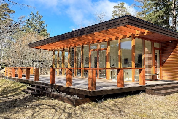Exclusief vakantiehuis Gotland Tofta: 200m van zee, hottub & golf - thumbnail 1