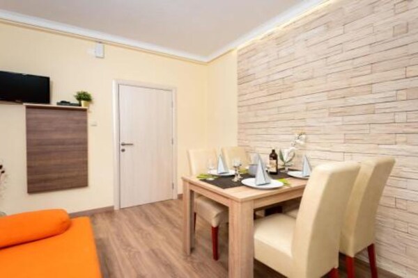 Villa Goldfield - Classic One Bedroom Apartment with Sea View and Balcony - thumbnail 2