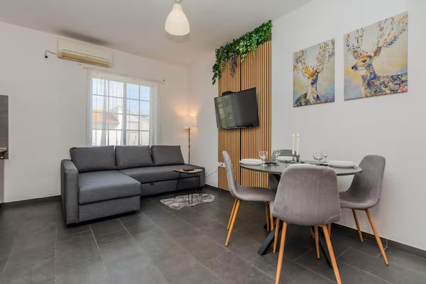Modern vakantiehuis met zwembad in Zadar voor 5 personen - thumbnail 2