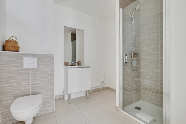 Elegant appartement met balkon in Suresnes, vlakbij Parijs - thumbnail 4