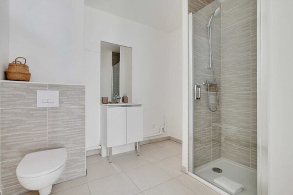 Elegant appartement met balkon in Suresnes, vlakbij Parijs - thumbnail 4