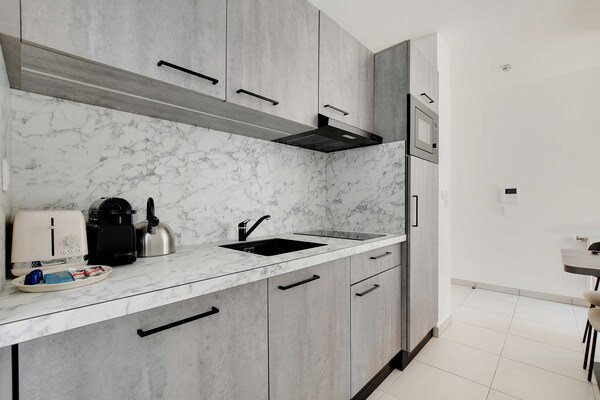 Elegant appartement met balkon in Suresnes, vlakbij Parijs - thumbnail 6