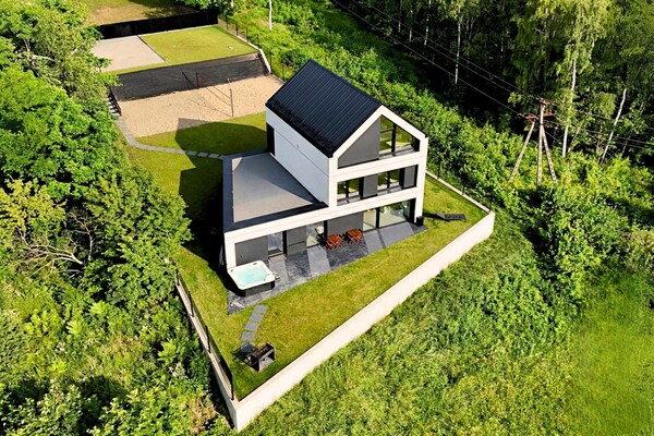 Luxe villa met jacuzzi en panoramisch uitzicht op het Beskid Wyspowy-gebergte - thumbnail 1