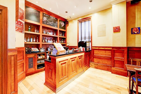 Kleurrijke single kamer met gedeelde badkamer in boetiekhotel Camberwell - thumbnail 6