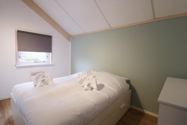 Twee luxe vakantiehuizen in Grou voor 12 personen, aan het Pikmeer - thumbnail 5