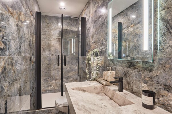 Champs-Élysées 2: Luxe appartement met balkon aan de mooiste avenue van Parijs - thumbnail 4