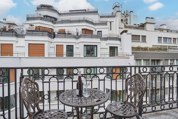 Champs-Élysées 2: Luxe appartement met balkon aan de mooiste avenue van Parijs - thumbnail 5