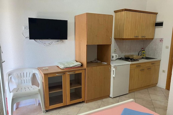 2-persoons appartement aan het strand in Vir - thumbnail 2