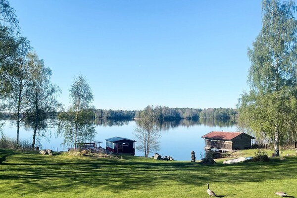 Idyllisch Zweeds vakantiehuis bij meer Lilla Nätaren voor 7 personen - thumbnail 3