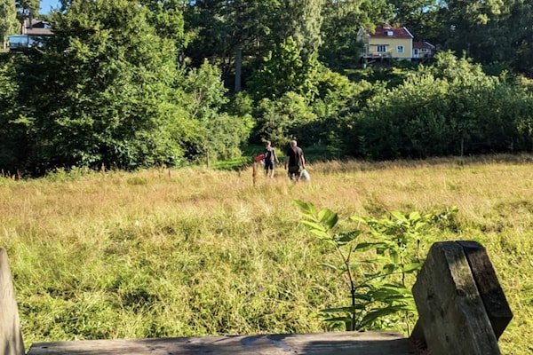 Sfeervol vakantiehuis met sauna en natuurzicht op Ingarö - thumbnail 6