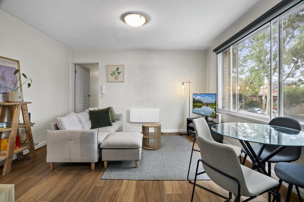 Licht appartement met 2 slaapkamers in Flemington - thumbnail 1