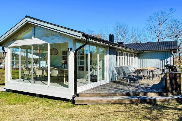 6-persoons vakantiehuis in Färjestaden op 450m van zee - thumbnail 1