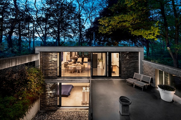 Betonnen Boshuis: wellnessvilla met privé spa op landgoed Bergvliet - thumbnail 1
