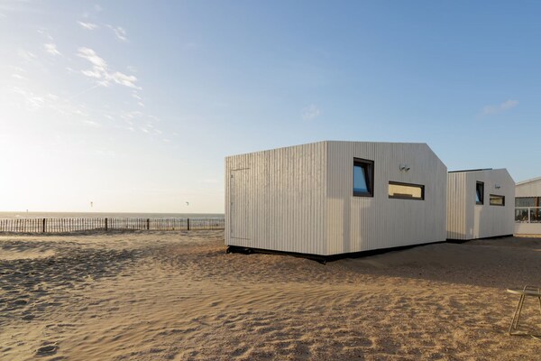 Droomvilla Beach Houses: luxe strandhuis met zeezicht in Zandvoort - thumbnail 1