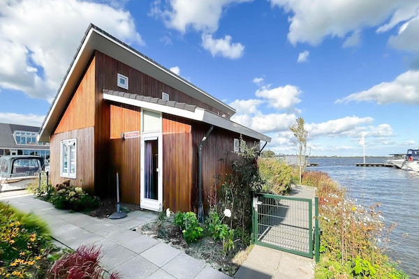 Droomzicht: modern vakantiehuis aan het water bij Uitgeest - thumbnail 1