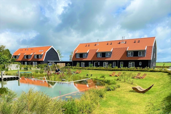 Duynweelde Texel: Luxe groepsvilla met 6 suites en ecologische zwemvijver - thumbnail 1