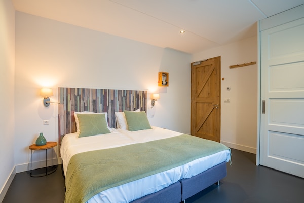 Duynweelde Texel: Luxe groepsvilla met 6 suites en ecologische zwemvijver - thumbnail 4