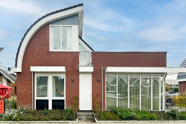 Havenzicht: Modern vakantiehuis aan het water in Uitgeest - thumbnail 1