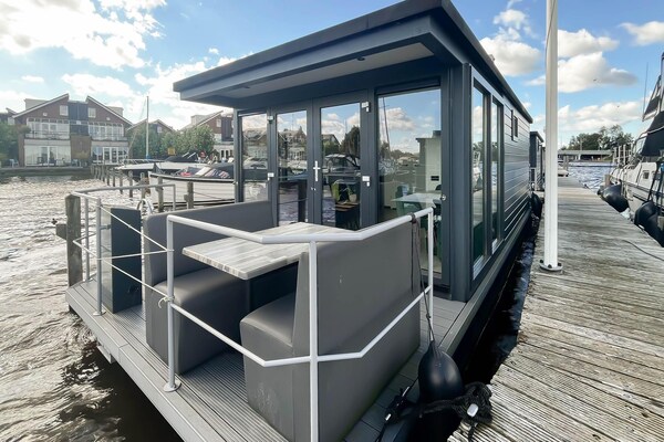 Prachtzicht: sfeervolle woonboot op het Uitgeestermeer voor 4 personen - thumbnail 6