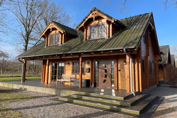 Salland Hideaway: Luxe duurzame villa met privé sauna en veranda - thumbnail 1