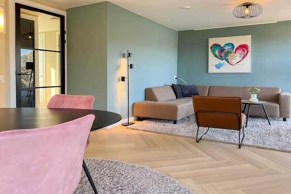 Wellnessvilla Torenvalk: privéstrand, sauna en jacuzzi aan recreatiemeer - thumbnail 2