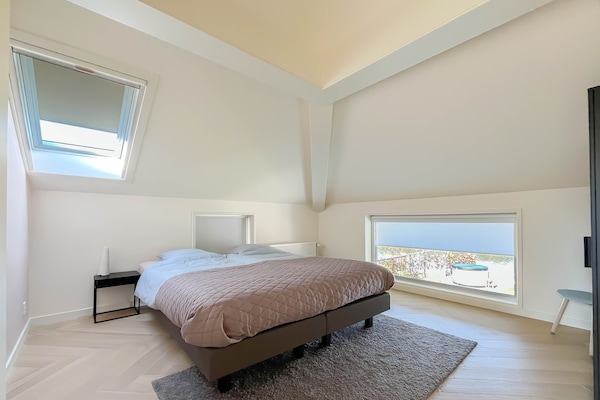 Wellnessvilla Torenvalk: privéstrand, sauna en jacuzzi aan recreatiemeer - thumbnail 4
