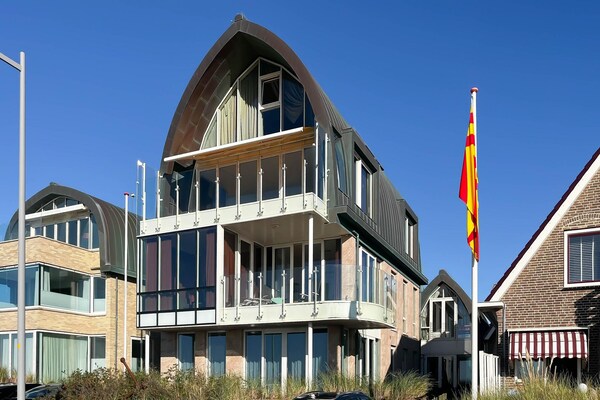 Zonlicht: Licht vakantiehuis aan de boulevard van Egmond aan Zee - thumbnail 6