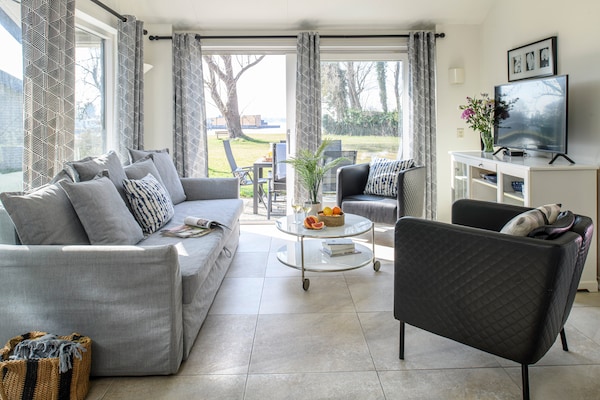 Eiland Bungalow Loosdrecht: privé-eiland met roeiboot op de Loosdrechtse Meren - thumbnail 1