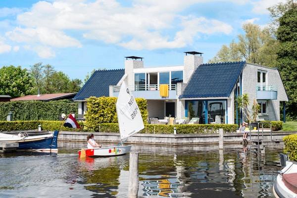 Panorama Villa Loosdrecht: Luxe vakantiehuis aan het water voor 6 personen - thumbnail 1