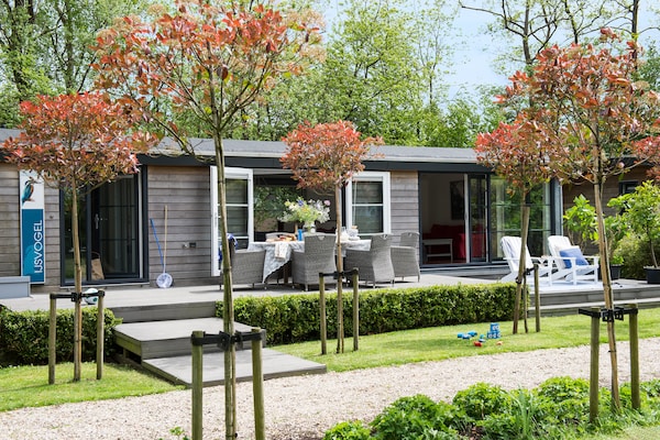 Moderne Watervilla aan Loosdrechtse Plassen voor 8 personen - thumbnail 1