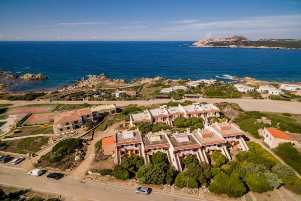 Appartement met dakterras en zeezicht in Baia Santa Reparata - thumbnail 2