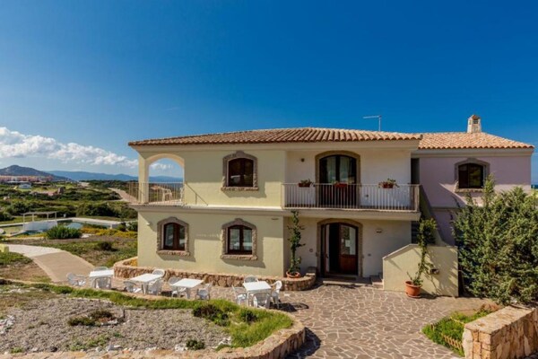 Appartement met dakterras en zeezicht in Baia Santa Reparata - thumbnail 5