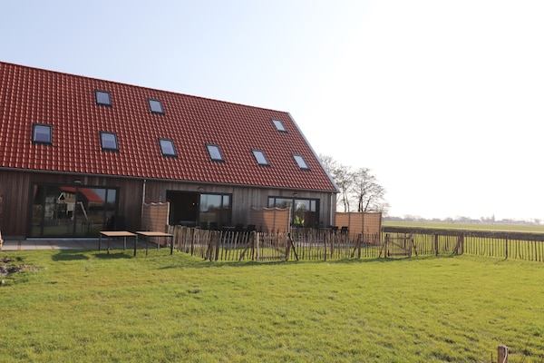 Luxe moderne villa op het Friese platteland met golfbaan - thumbnail 1