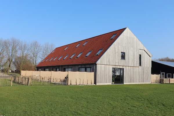 Moderne villa op uniek golfresort in het Friese landschap bij Leeuwarden - thumbnail 1