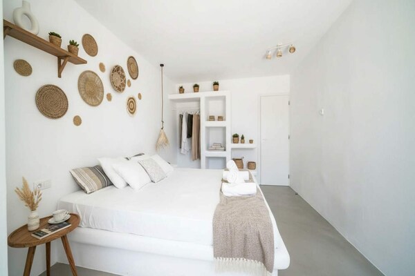 Elegante villa met privézwembad en panoramisch uitzicht op Panormos Baai - thumbnail 4