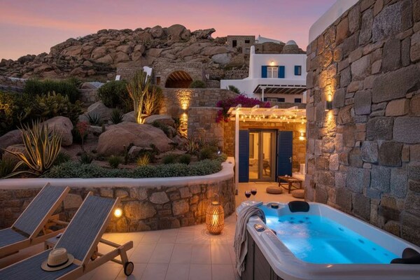 Romantische suite met jacuzzi en zeezicht in Choulakia, Mykonos - thumbnail 1