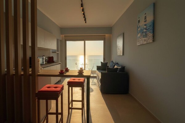 Elegante studio direct aan zee in Charaki met panoramisch uitzicht - thumbnail 4