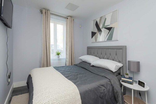 Stijlvol nieuw appartement met 2 slaapkamers nabij Elizabeth Line - thumbnail 2