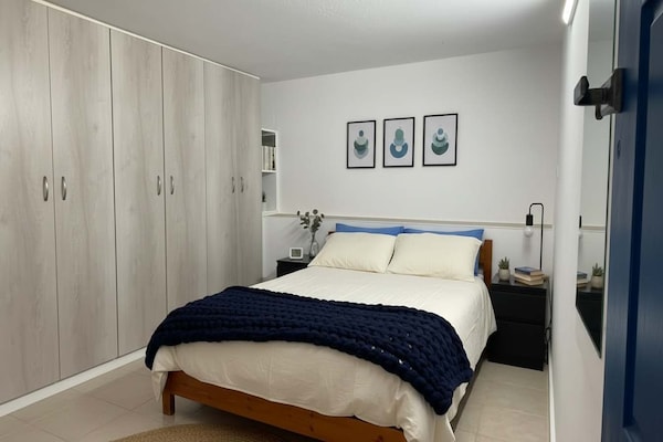 Chic White Marsis – Stijlvol appartement met balkon op Paros - thumbnail 2