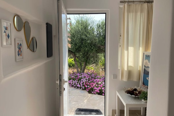 Chic White Marsis – Stijlvol appartement met balkon op Paros - thumbnail 6