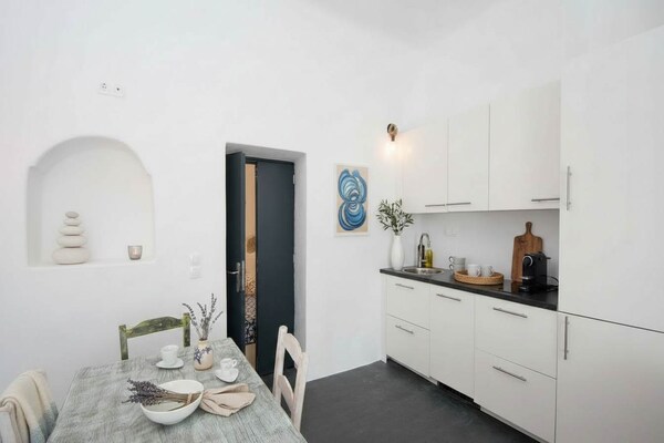 Authentiek Santorini thuis in Emporeio voor 6 personen - thumbnail 4