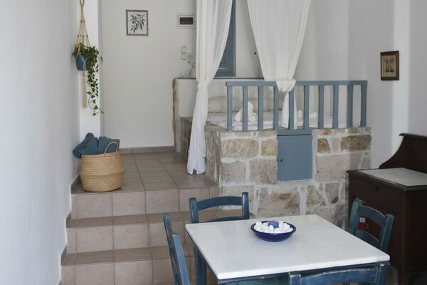 Studio aan zee in Grikos, Patmos – privéterras op steenworp van het strand - thumbnail 5