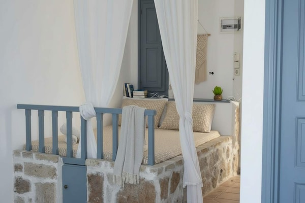 Authentiek appartement met dakterras & jacuzzi in Grikos, Patmos - thumbnail 4