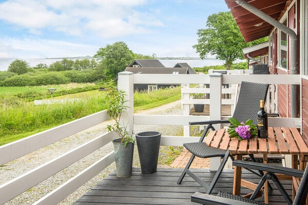 Gerenoveerd vakantiehuis aan zee bij Aabenraa met uitzicht over Lillebælt - thumbnail 1