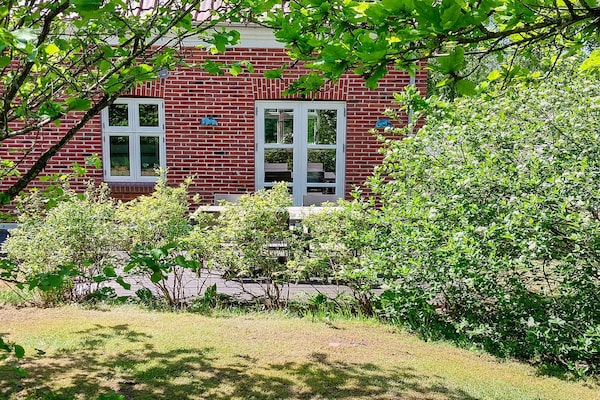 Uniek vakantiehuis in Tim: voormalig schoolgebouw met veel ruimte - thumbnail 3